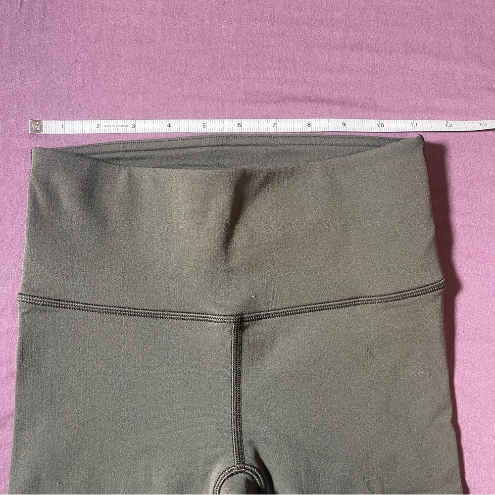 Lululemon Reveal Crop (15") Dark Olive - Size XS (0-2?) Green Capris Leggings - Picture 3 of 8